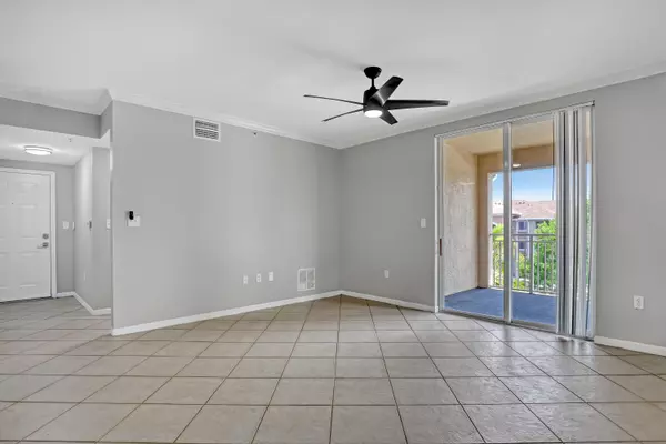 West Palm Beach, FL 33411,6510 Emerald Dunes DR 303