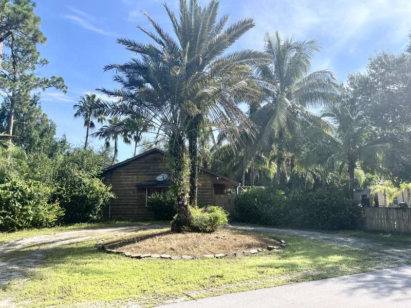 15383 Los Angeles DR, Loxahatchee Groves, FL 33470