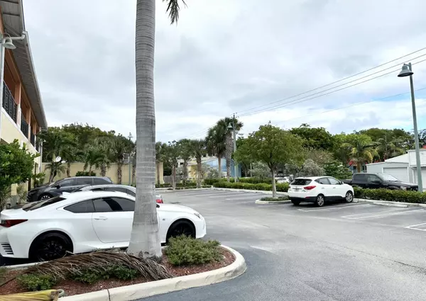 Delray Beach, FL 33444,325 NE 2nd AVE 102
