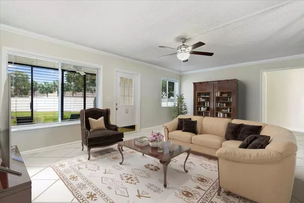 Greenacres, FL 33463,5991 Pine Cone CT A-1