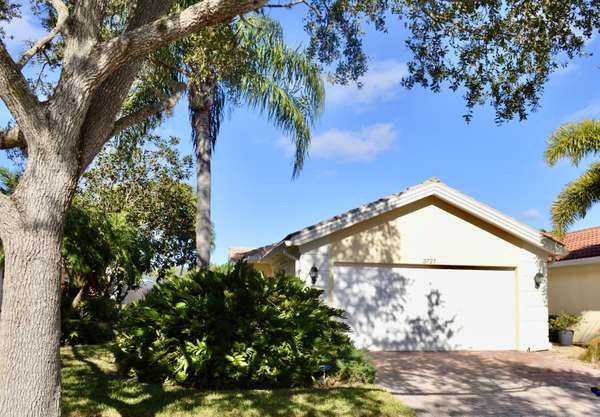 3727 SE Big Bend TER, Hobe Sound, FL 33455