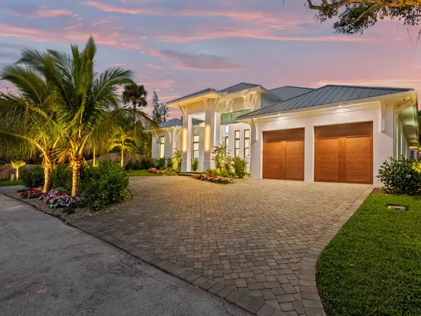 736 Norfolk Pine LN, Vero Beach, FL 32963