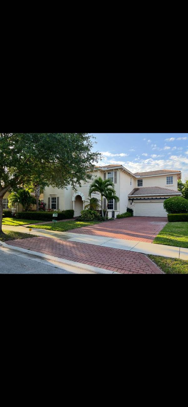 180 Via Catalunha, Jupiter, FL 33458