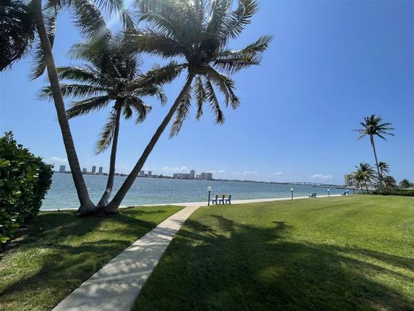 401 Lake Shore DR 301, Lake Park, FL 33403