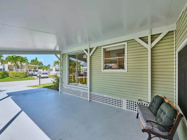 Hobe Sound, FL 33455,7146 SE Redbird CIR