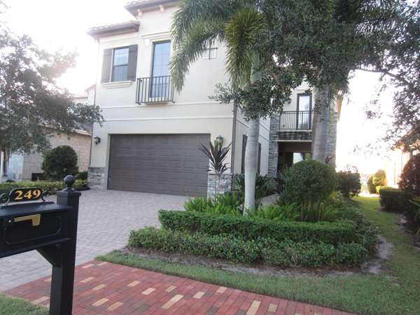 249 SE Fascino CIR, Port Saint Lucie, FL 34984