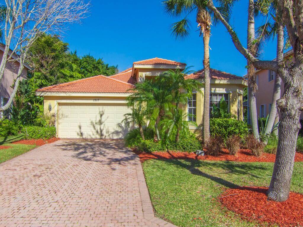 1917 SW Grey Falcon CIR, Vero Beach, FL 32962
