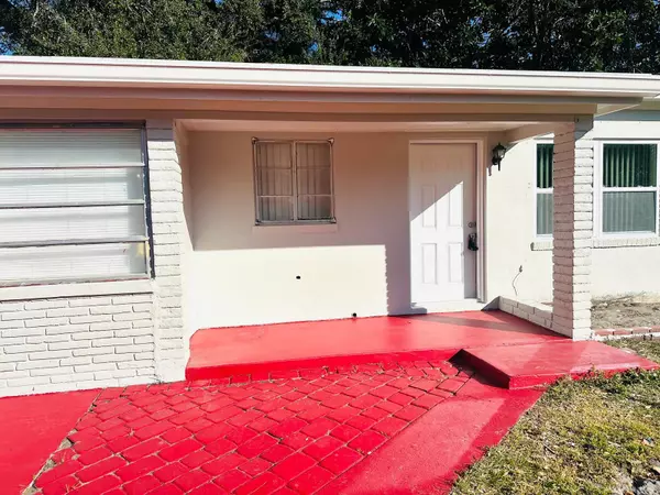 Fort Pierce, FL 34950,616 S 6th ST