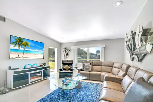 6140 Kings Gate CIR, Delray Beach, FL 33484