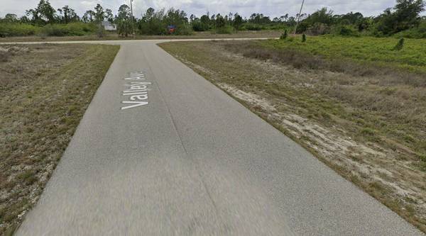 Lehigh Acres, FL 33974,656 S Valley AVE