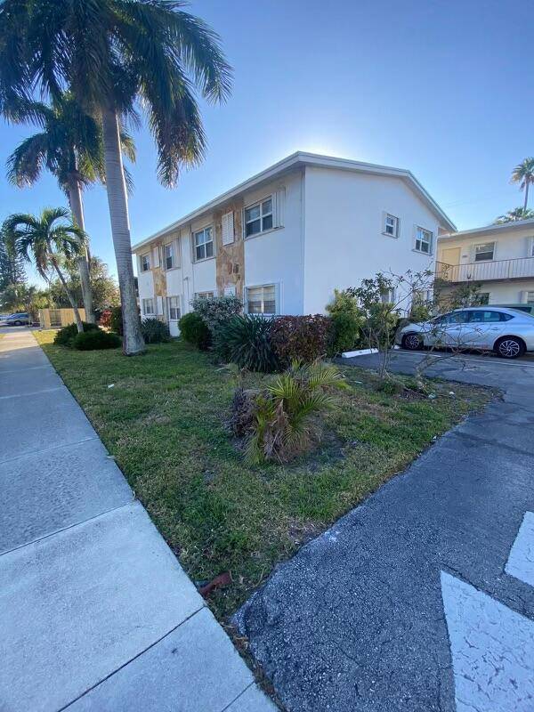 Lake Worth, FL 33461,111 Cleveland ST B10