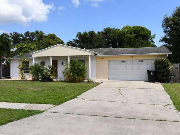 425 NE NE Armory CIR, Port Saint Lucie, FL 34983