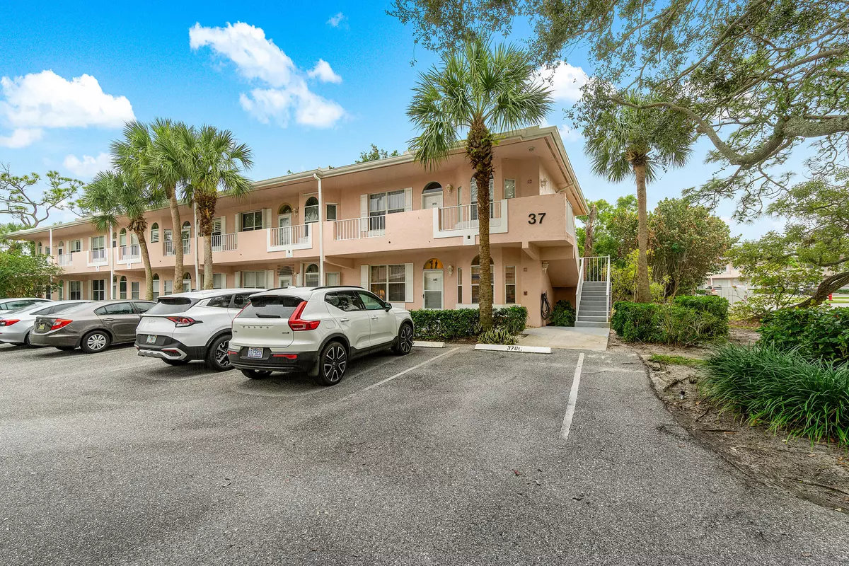 Tequesta, FL 33469,18081 SE Country Club DR 37-365