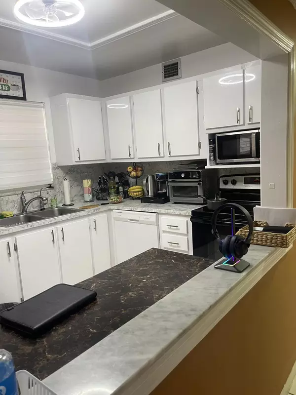 Palm Springs, FL 33461,705 Lori DR 305