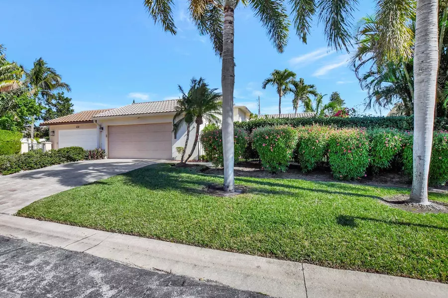 830 Camino Gardens LN, Boca Raton, FL 33432