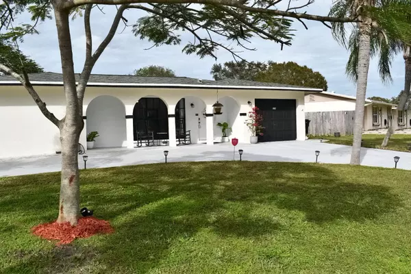 Port Saint Lucie, FL 34983,234 NE Surrey ST