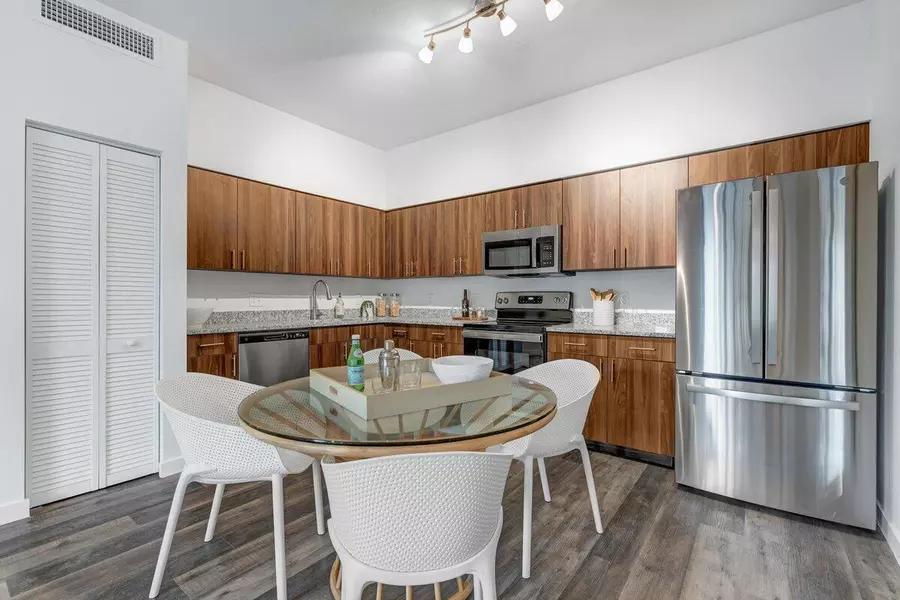 4290 Lakewood RD 304, Palm Springs, FL 33461