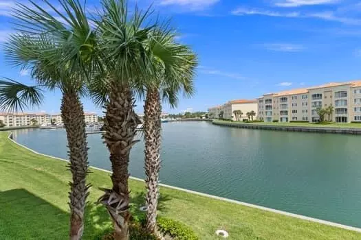 Fort Pierce, FL 34949,17 W Harbour Isle DR 204