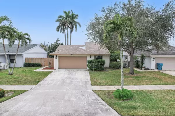 71 Baytree LN, Boynton Beach, FL 33436