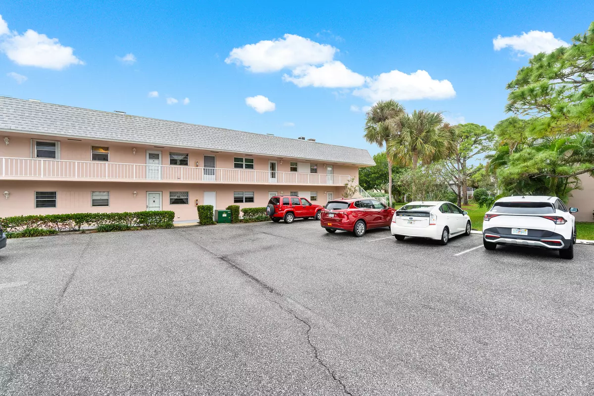 Tequesta, FL 33469,18081 SE Country Club DR 305