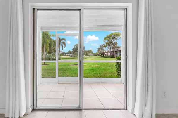 Tequesta, FL 33469,18081 SE Country Club DR 305