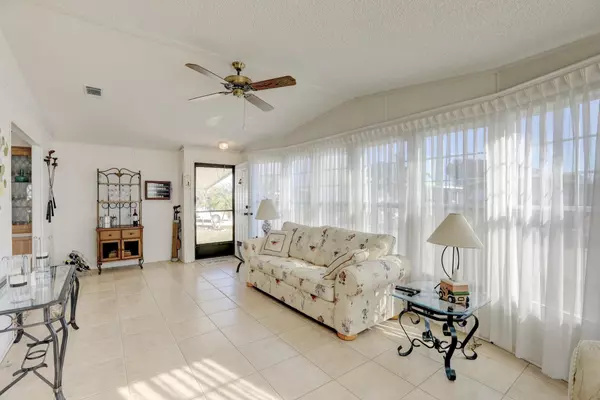 Barefoot Bay, FL 32976,709 Periwinkle CIR