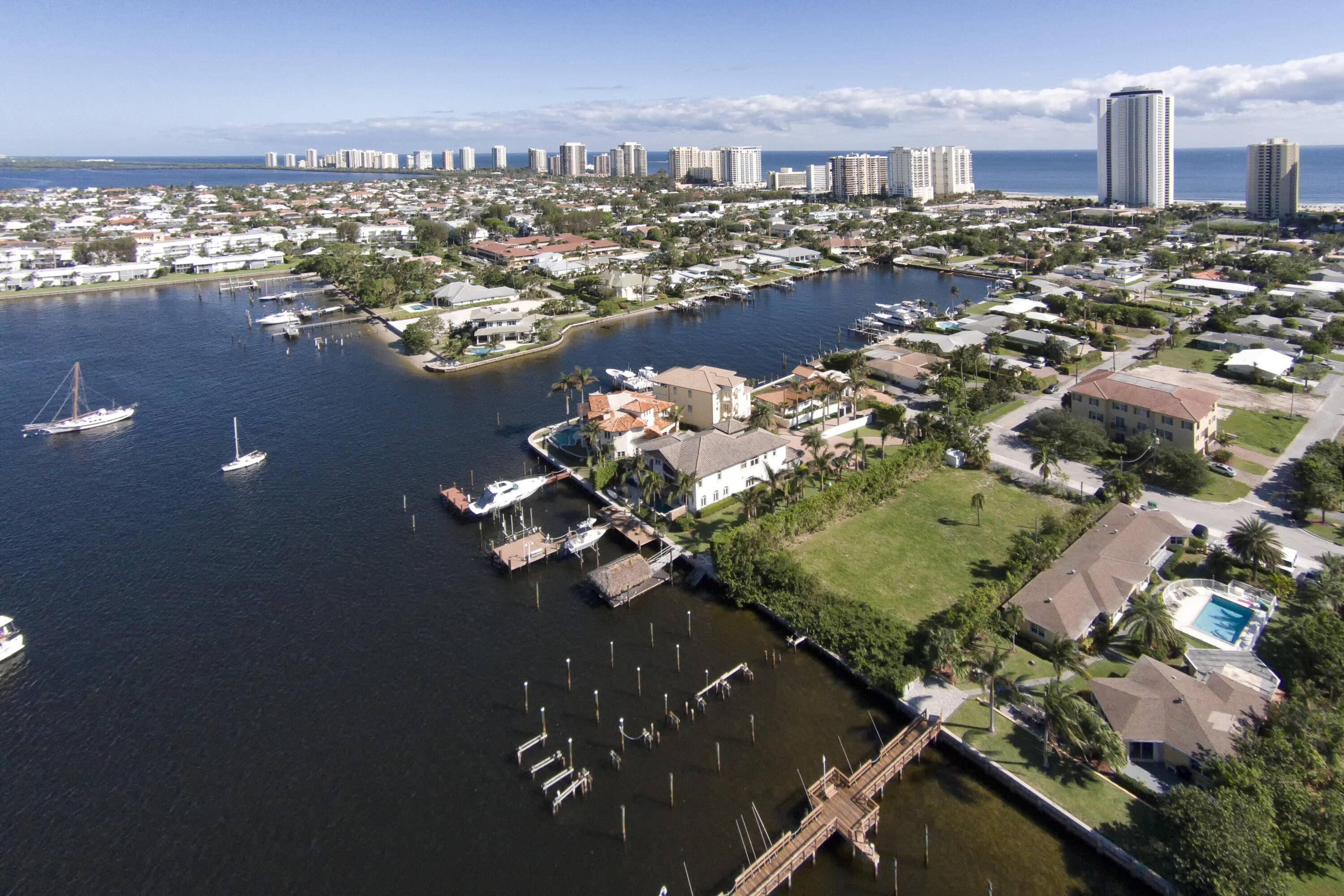 Riviera Beach, FL 33404,2715 Lake DR