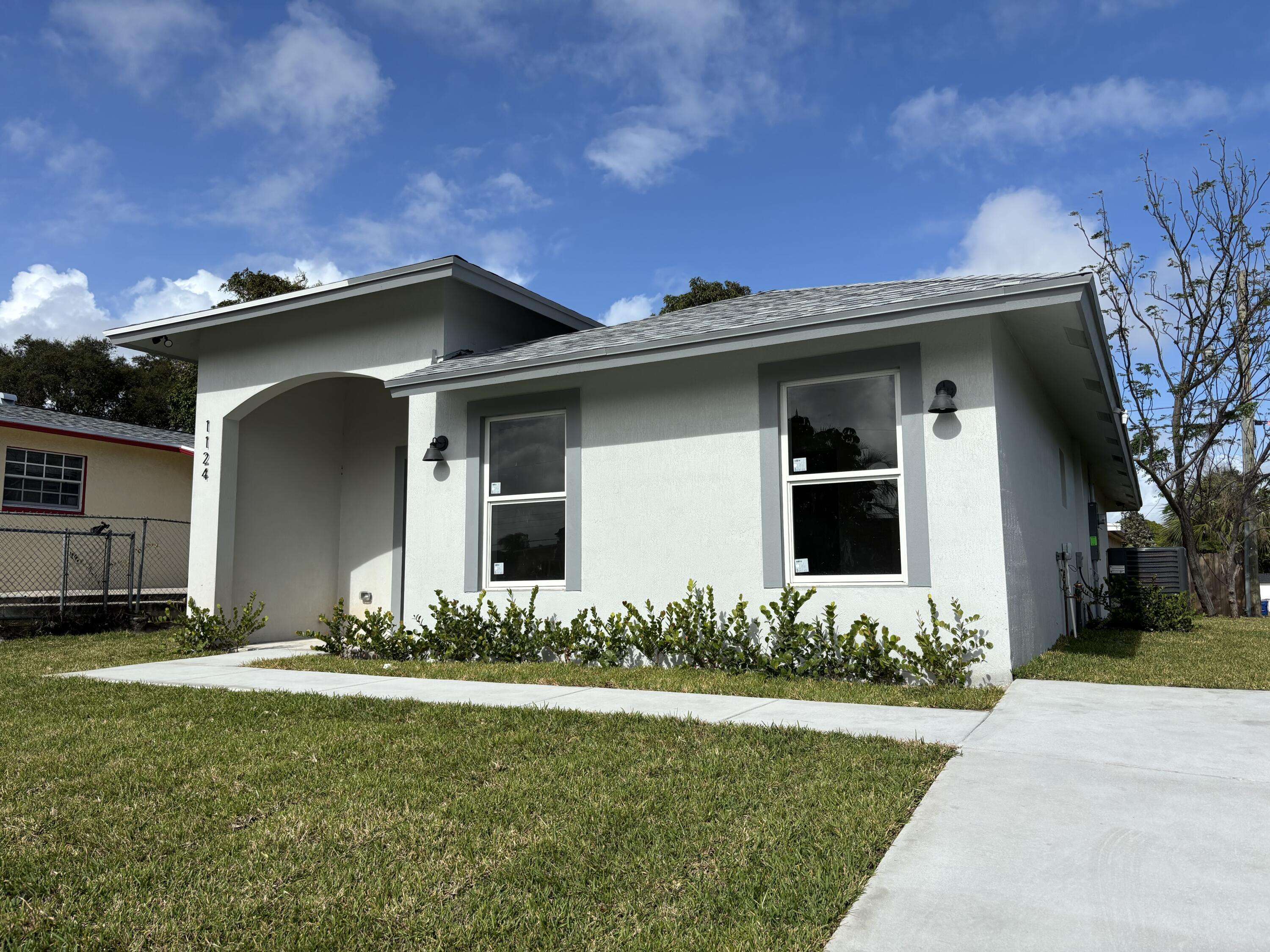 Riviera Beach, FL 33404,1124 W 25th ST