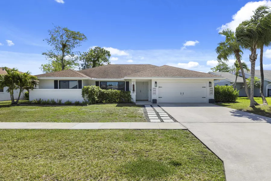 822 Azure AVE, Wellington, FL 33414