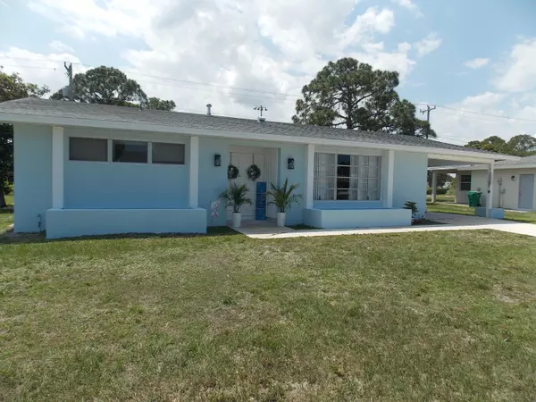 Port Saint Lucie, FL 34983,114 NW Airoso BLVD