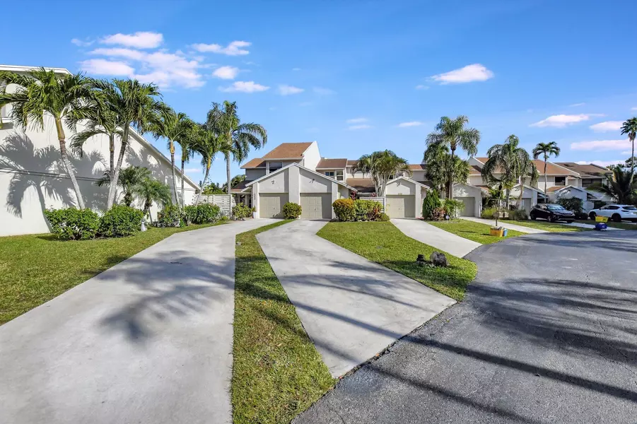 6355 Toulon DR, Boca Raton, FL 33433