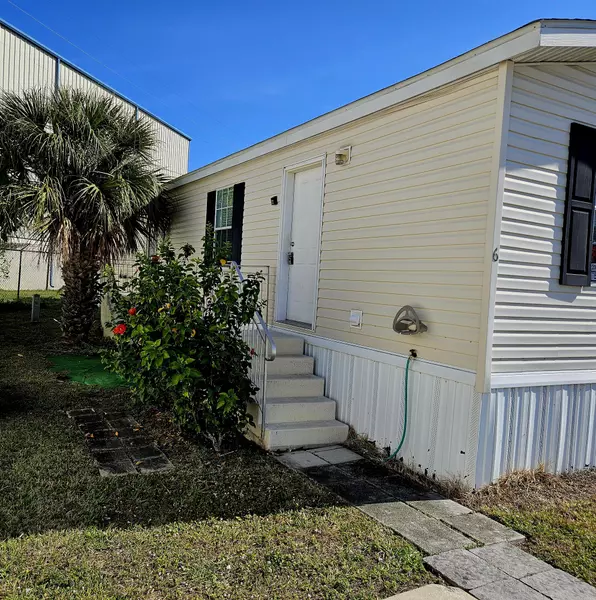 6 N Loafing ST, Hypoluxo, FL 33462