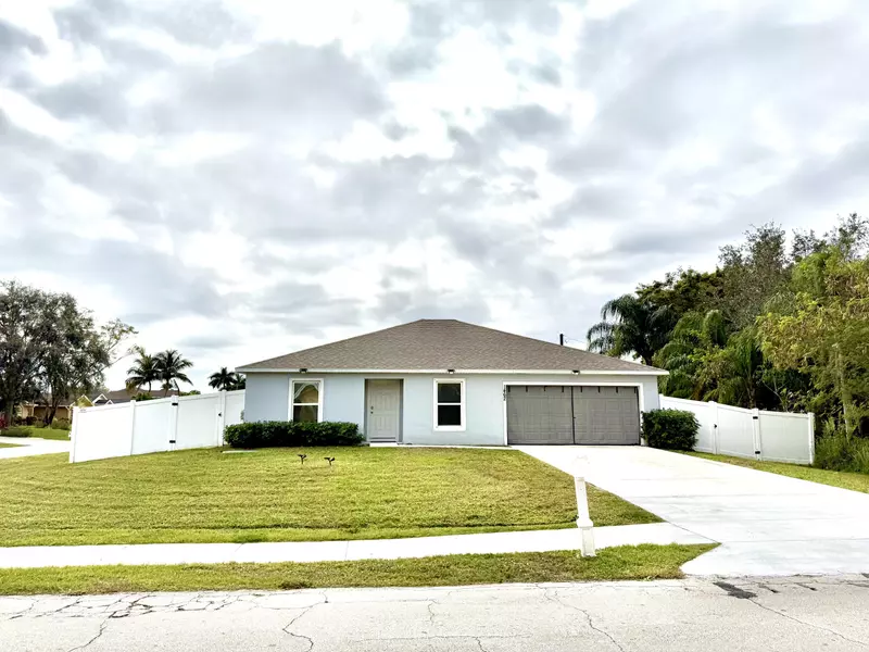 1462 SW Abingdon AVE, Port Saint Lucie, FL 34953