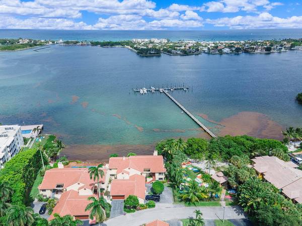 19 Via Lago, Boynton Beach, FL 33435