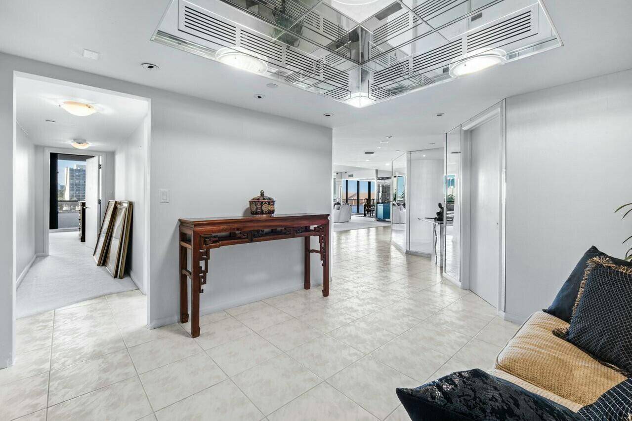 North Palm Beach, FL 33408,100 Lakeshore DR 252