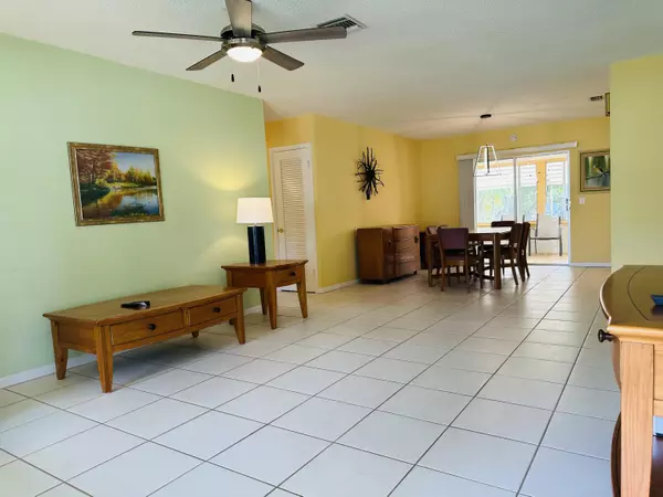 Boynton Beach, FL 33426,1043 Coral DR