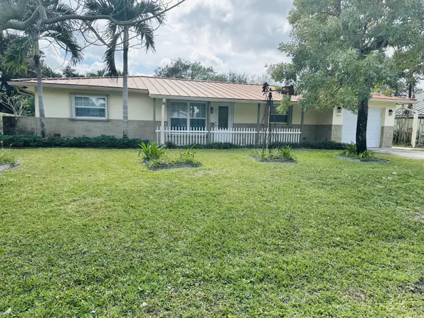 1043 Coral DR, Boynton Beach, FL 33426