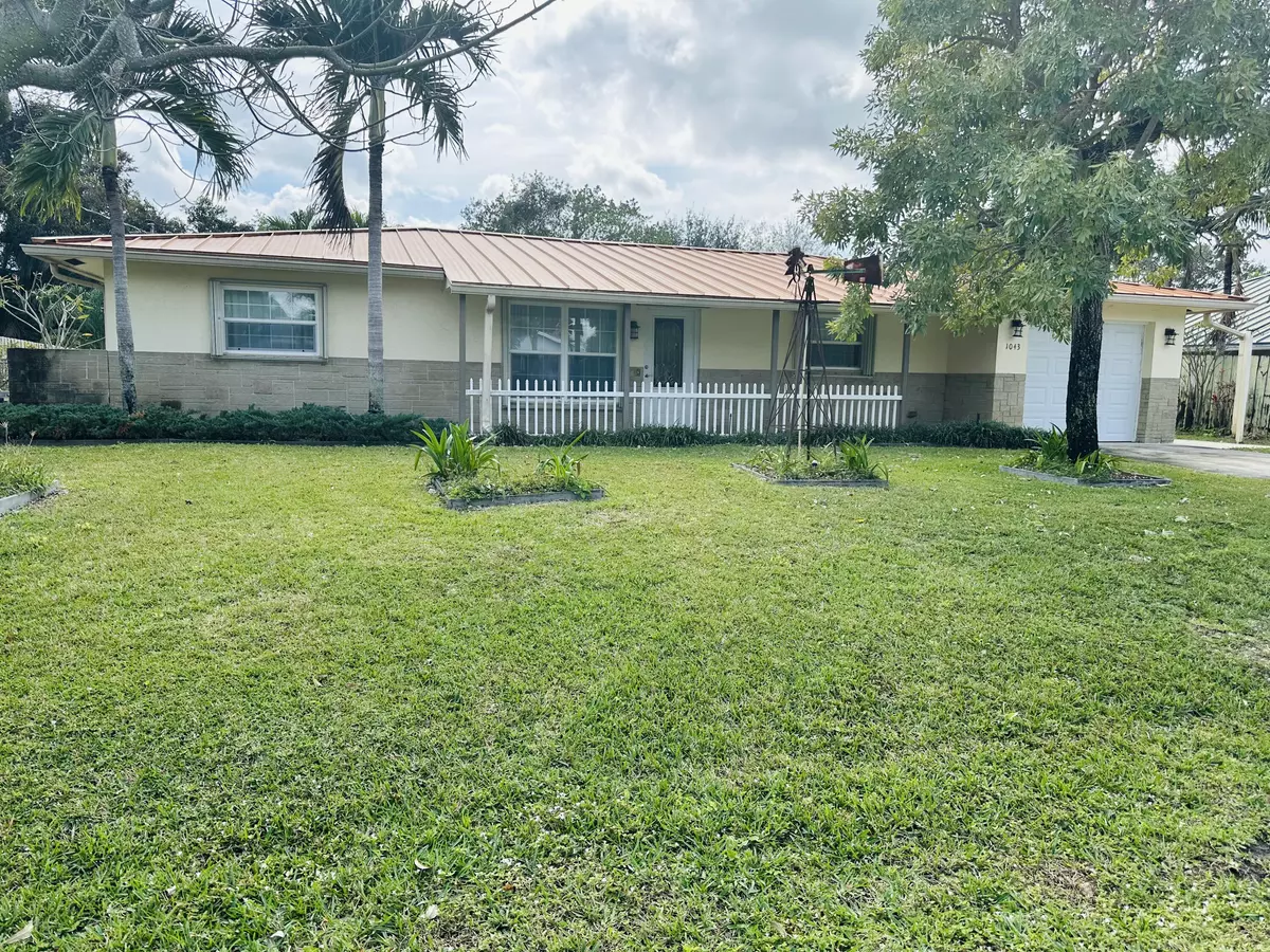 Boynton Beach, FL 33426,1043 Coral DR