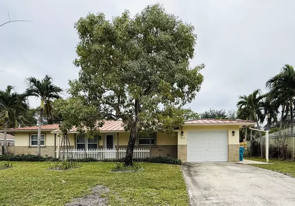 1043 Coral DR, Boynton Beach, FL 33426