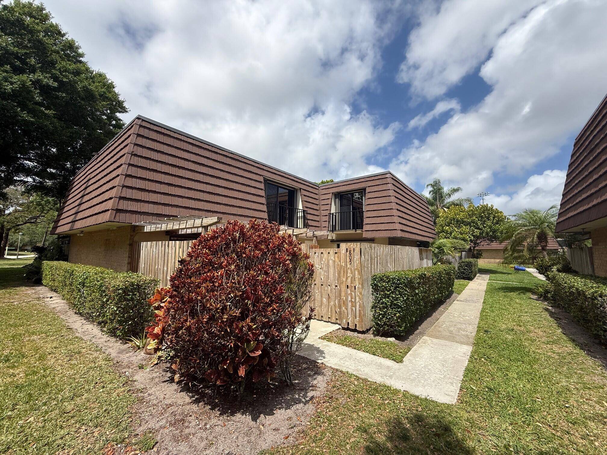 805 8th LN, Palm Beach Gardens, FL 33418