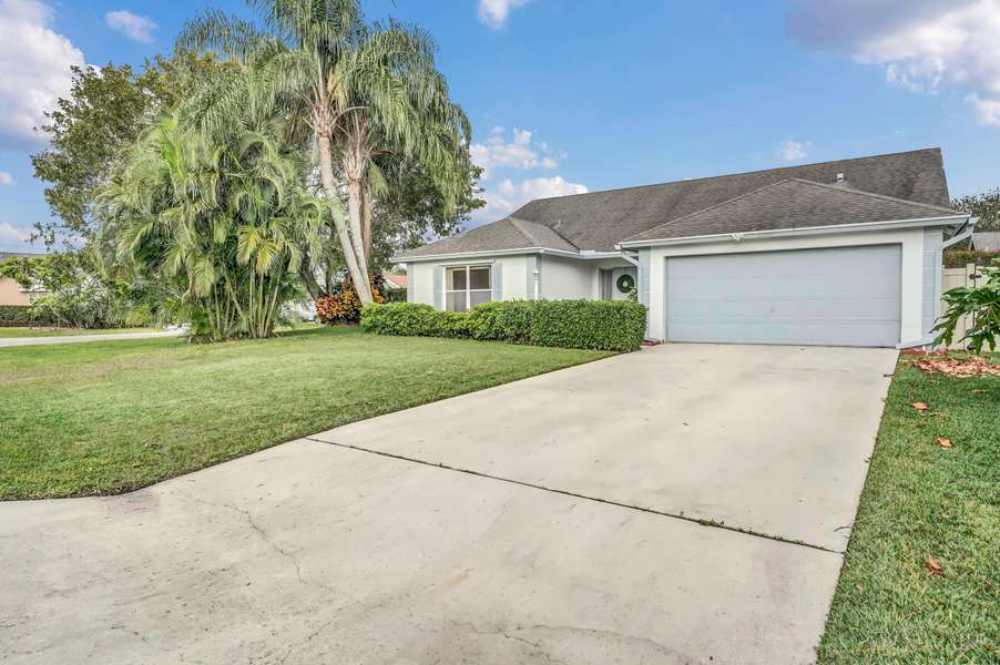 12907 Meadowbend DR, Wellington, FL 33414