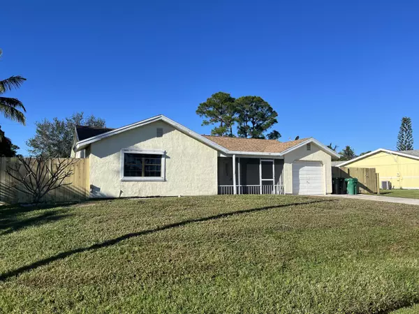 142 SE Whitmore DR, Port Saint Lucie, FL 34984