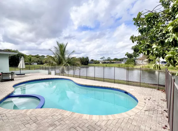 4075 NW 8th CT, Delray Beach, FL 33445