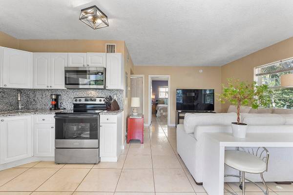 2741 NE 8th AVE 20, Wilton Manors, FL 33334