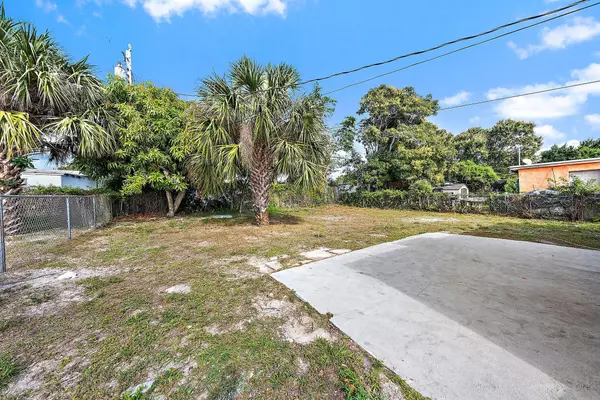 Riviera Beach, FL 33404,624 W 3rd ST