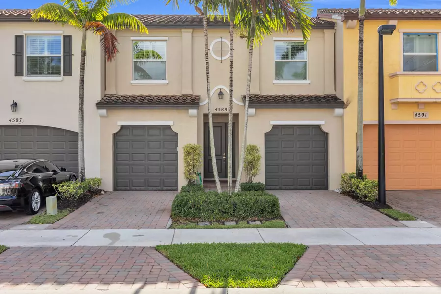 4589 Mediterranean CIR, Palm Beach Gardens, FL 33418