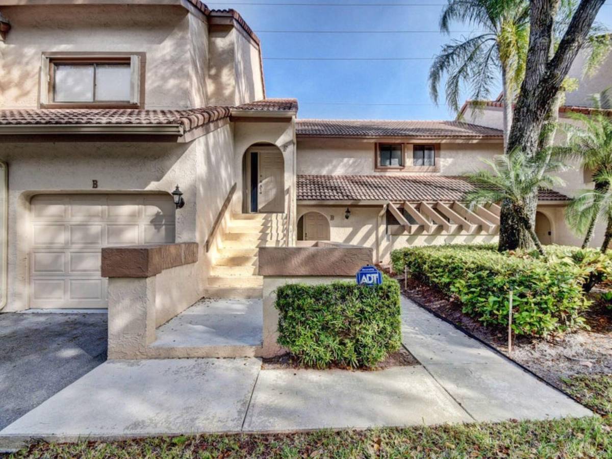 Boca Raton, FL 33486,5700 Coach House CIR B