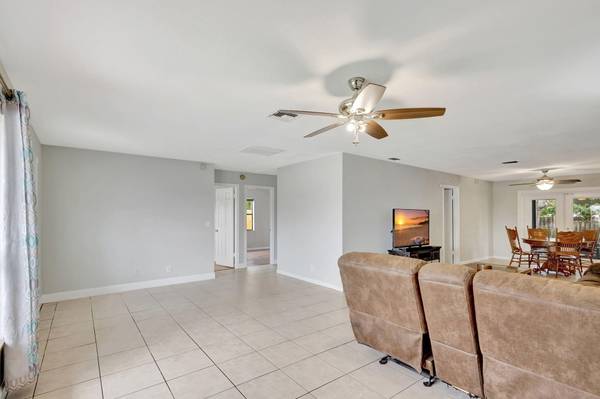 Royal Palm Beach, FL 33411,220 Cordoba CIR