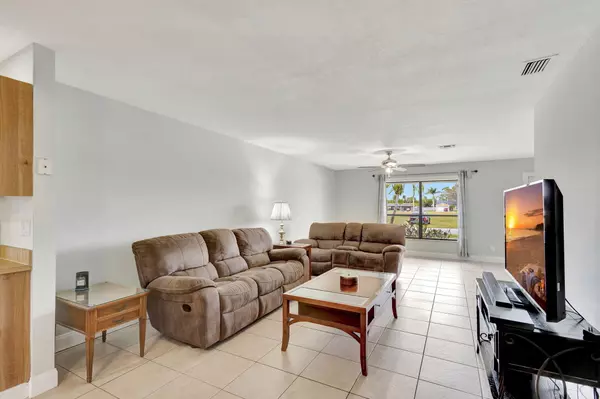 Royal Palm Beach, FL 33411,220 Cordoba CIR