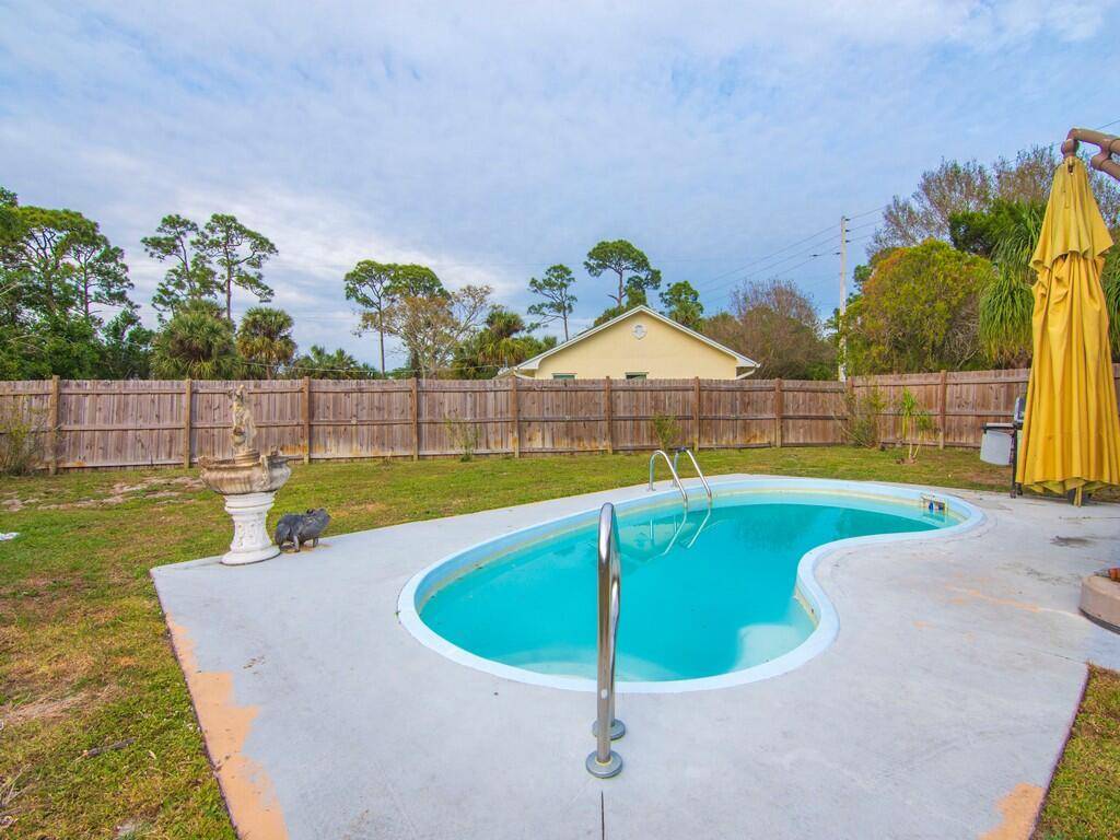 Vero Beach, FL 32962,2101 SW 13th AVE